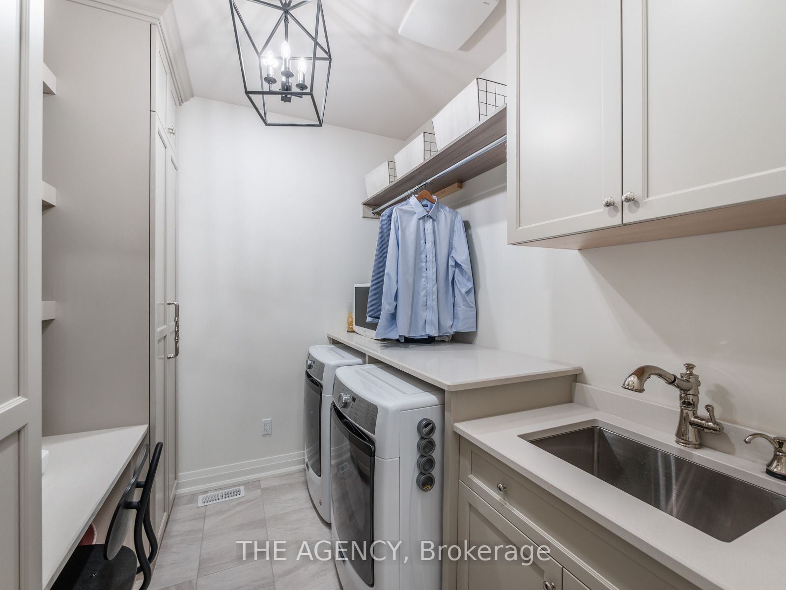 643 Regal Pl