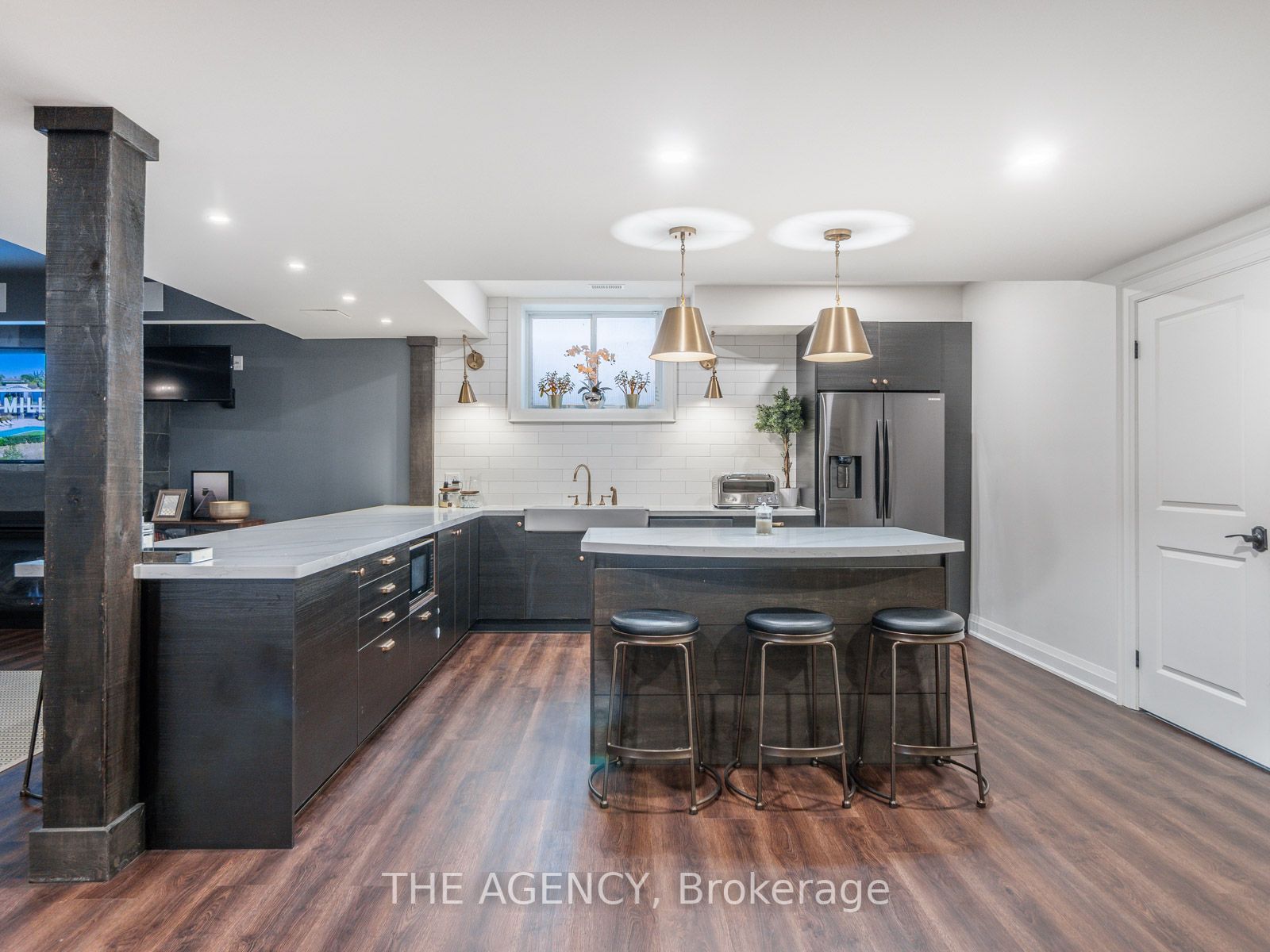 643 Regal Pl