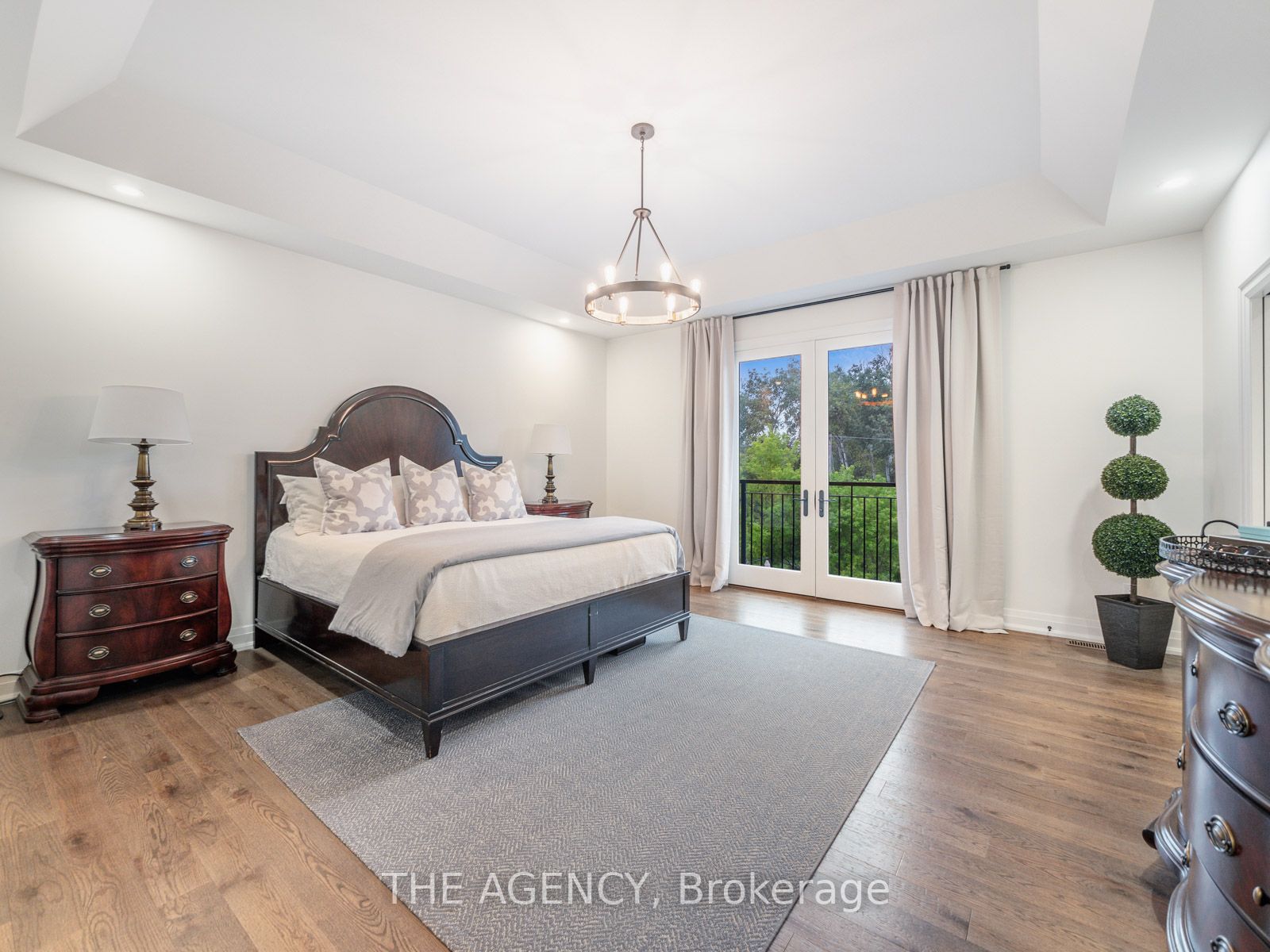 643 Regal Pl