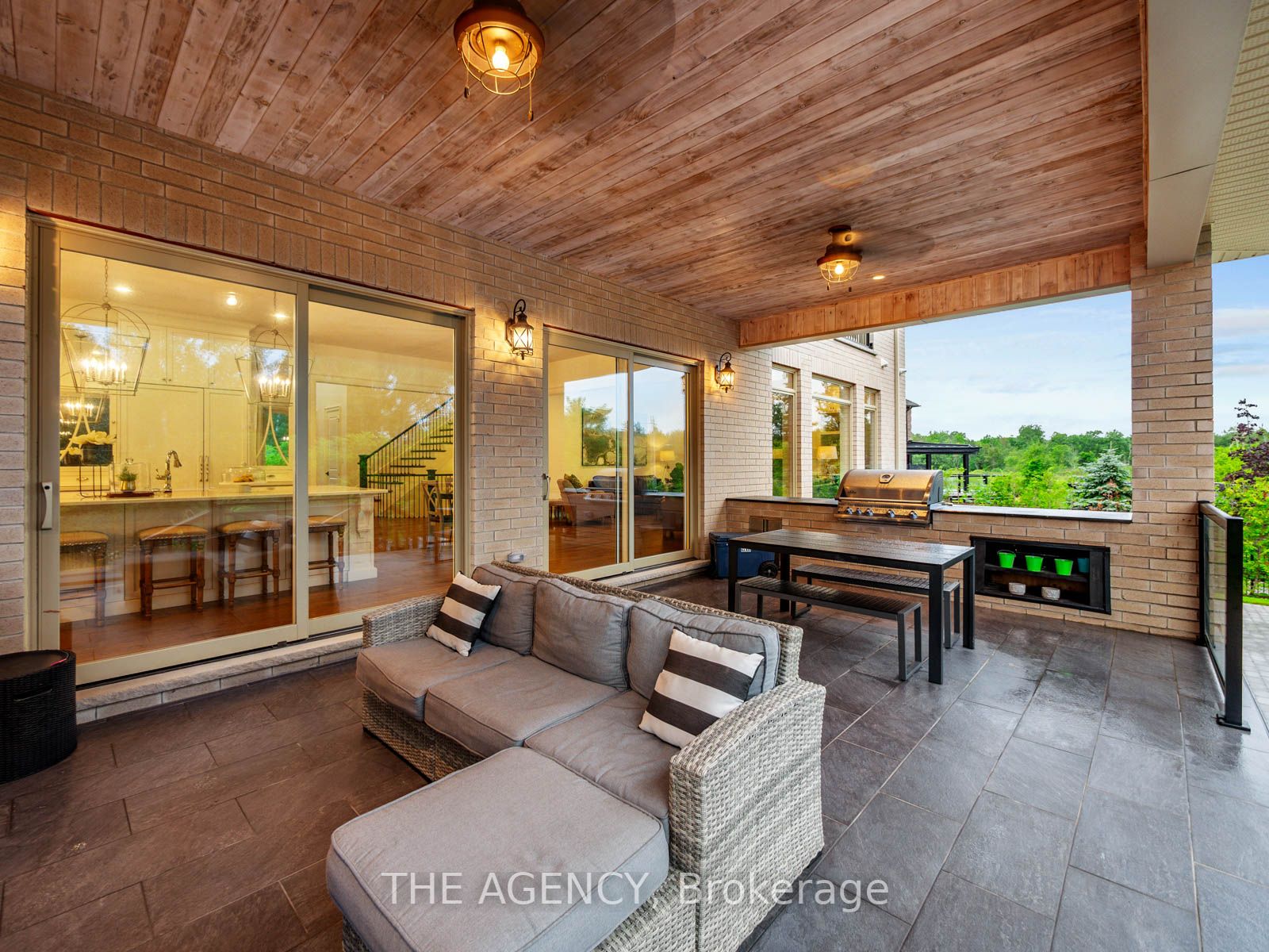 643 Regal Pl