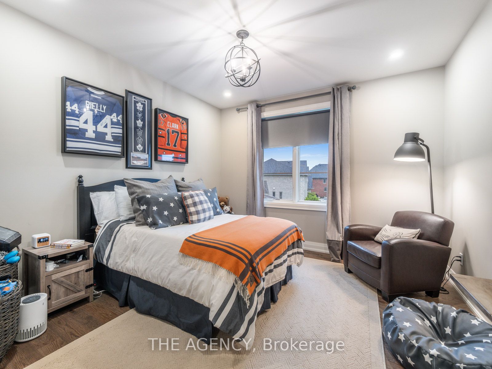 643 Regal Pl