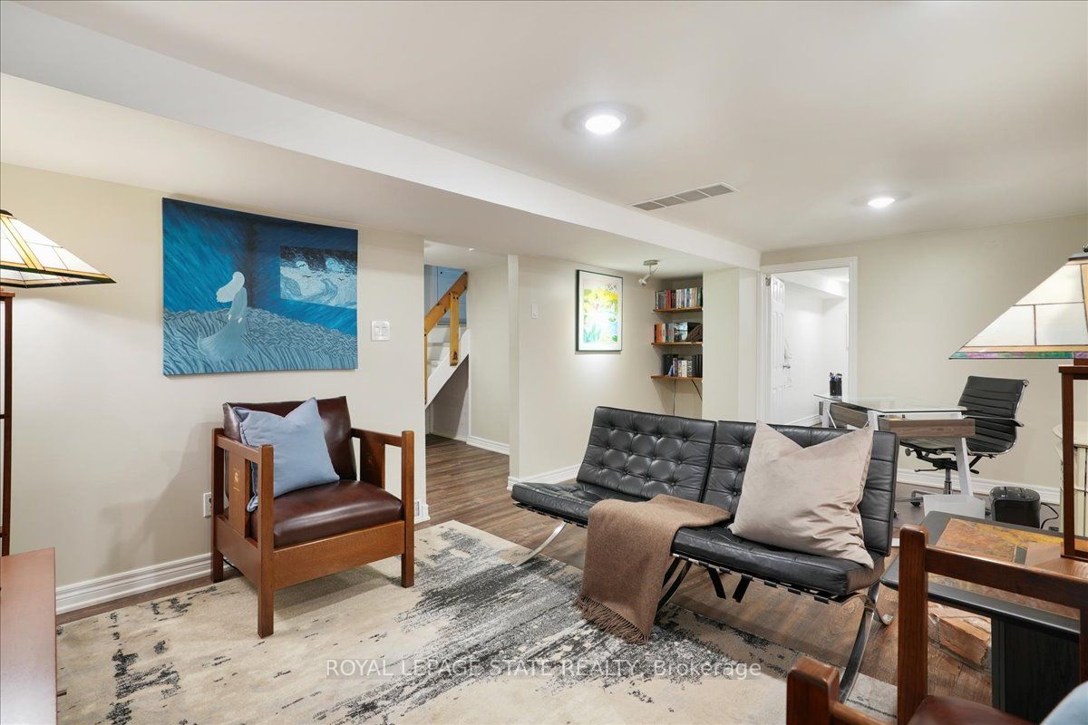 56 Uplands Ave