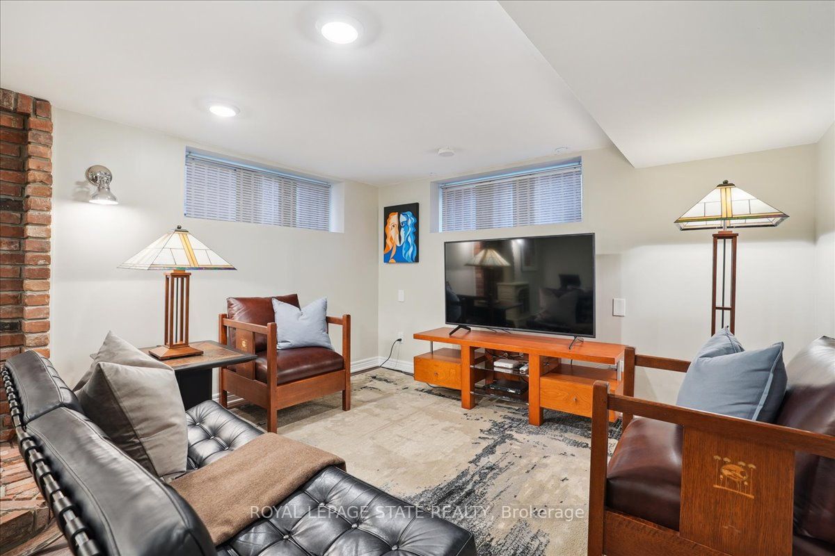 56 Uplands Ave