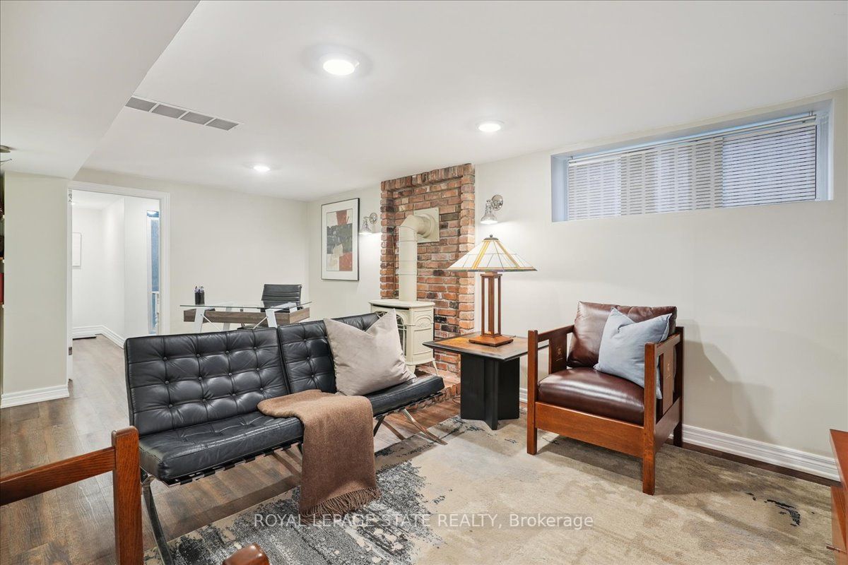 56 Uplands Ave