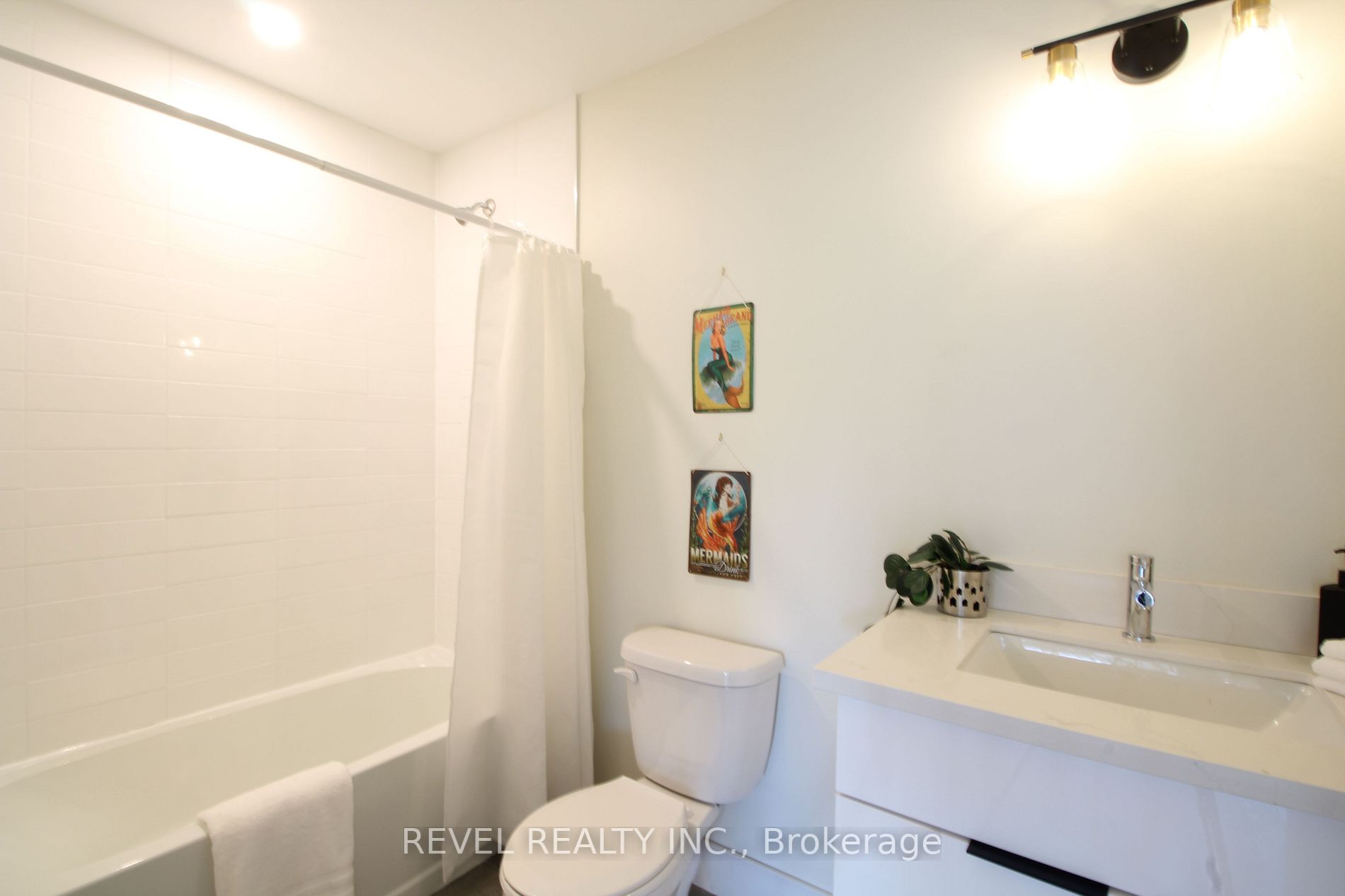 165 James St S, #304