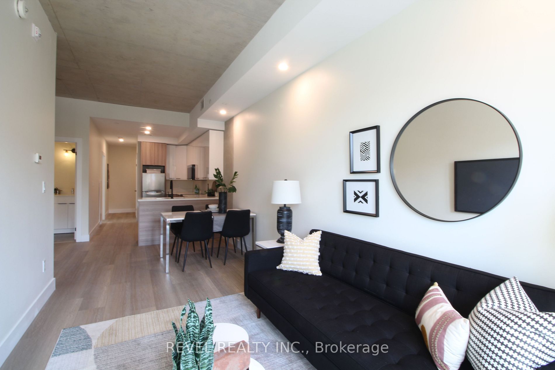 165 James St S, #304