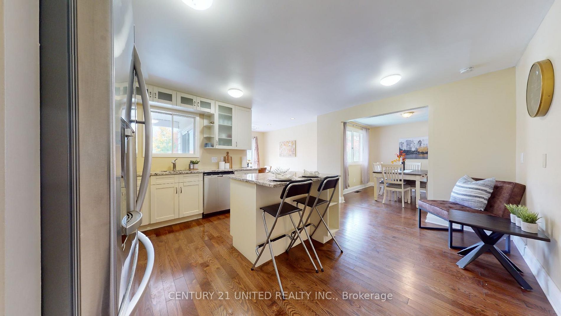 1581 Champlain Dr