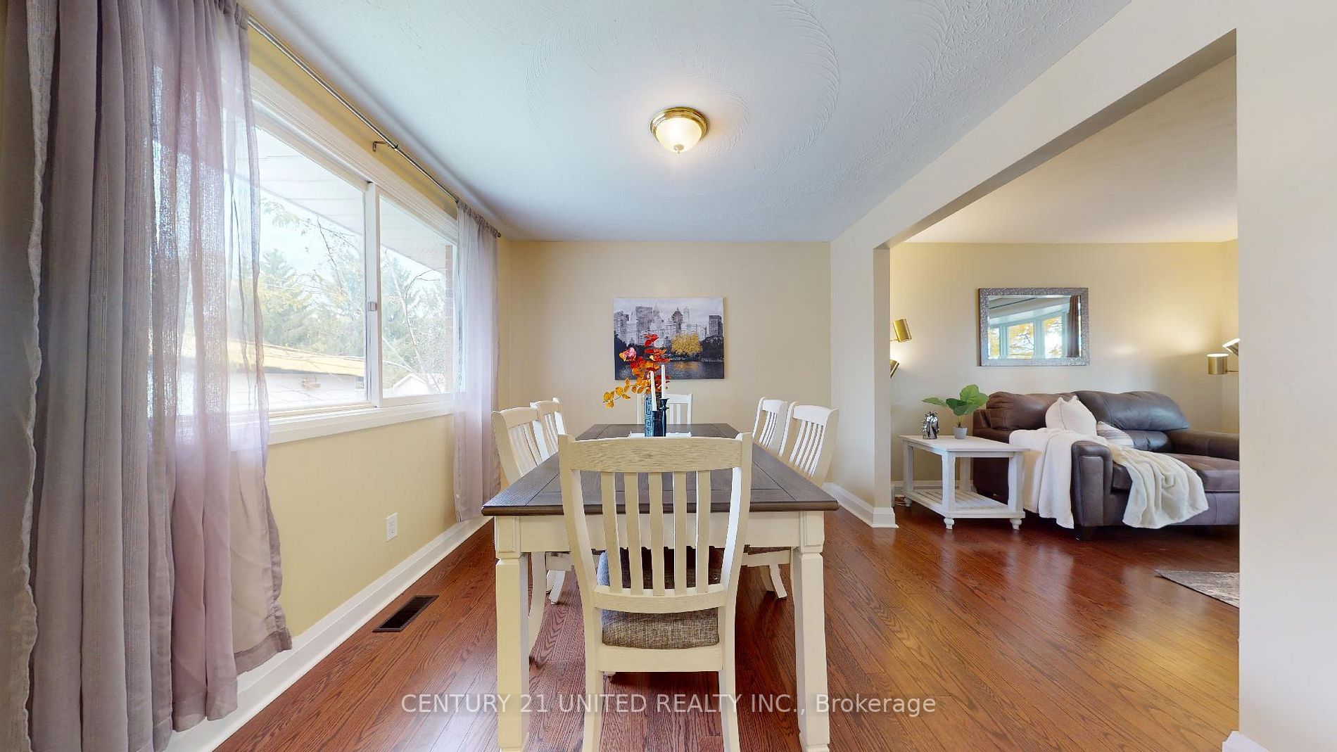1581 Champlain Dr