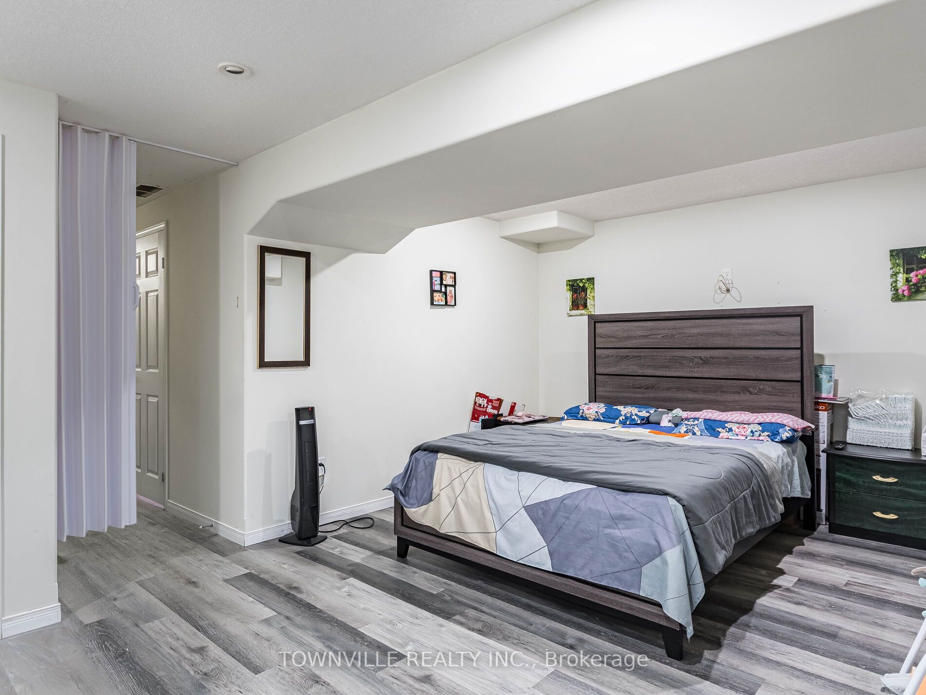 4 Seabrook Dr