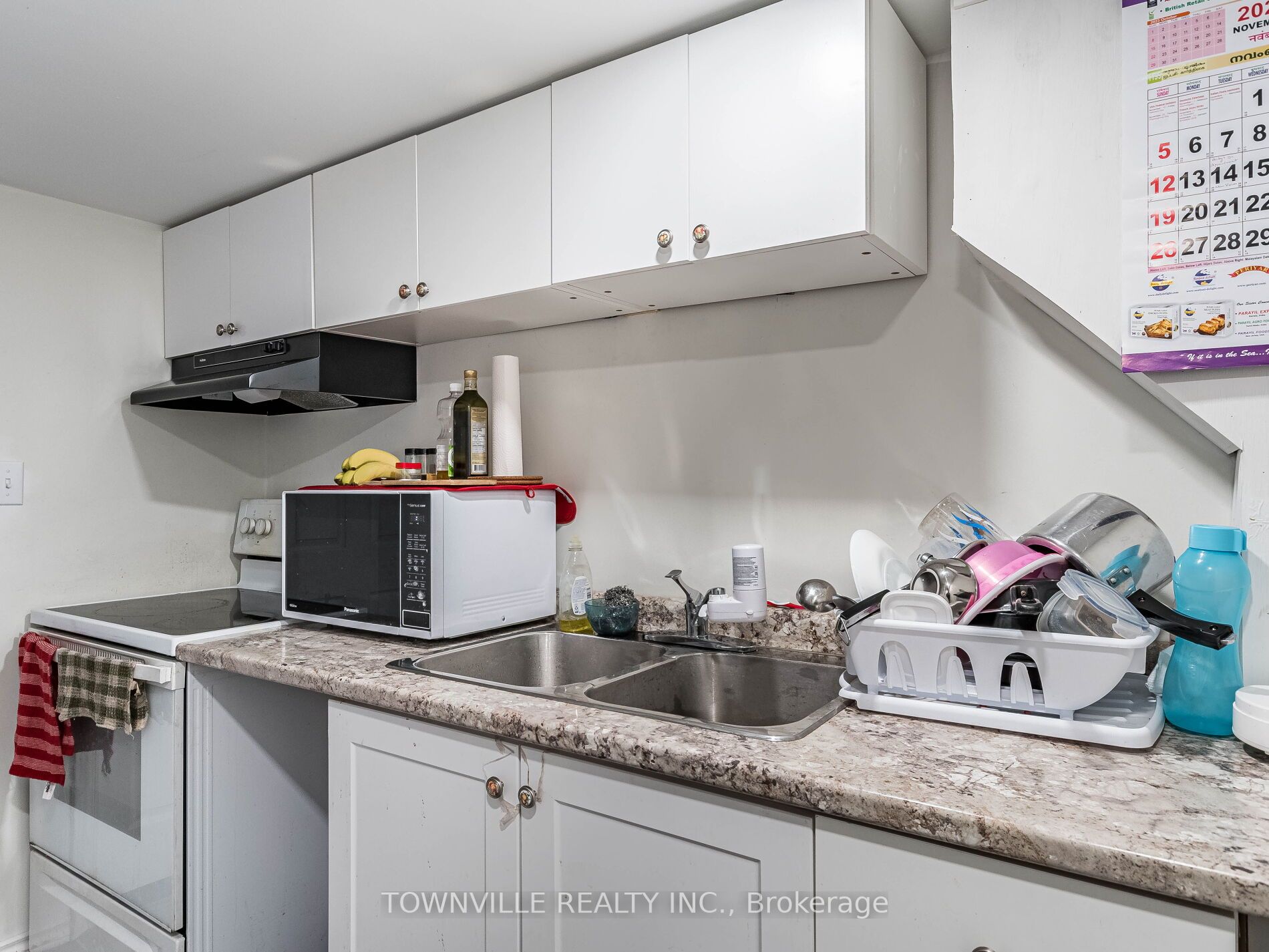 4 Seabrook Dr