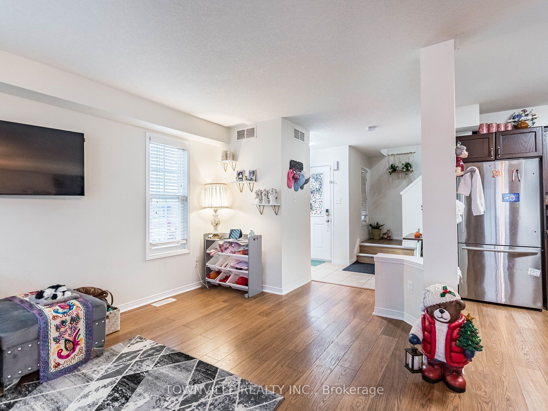 4 Seabrook Dr
