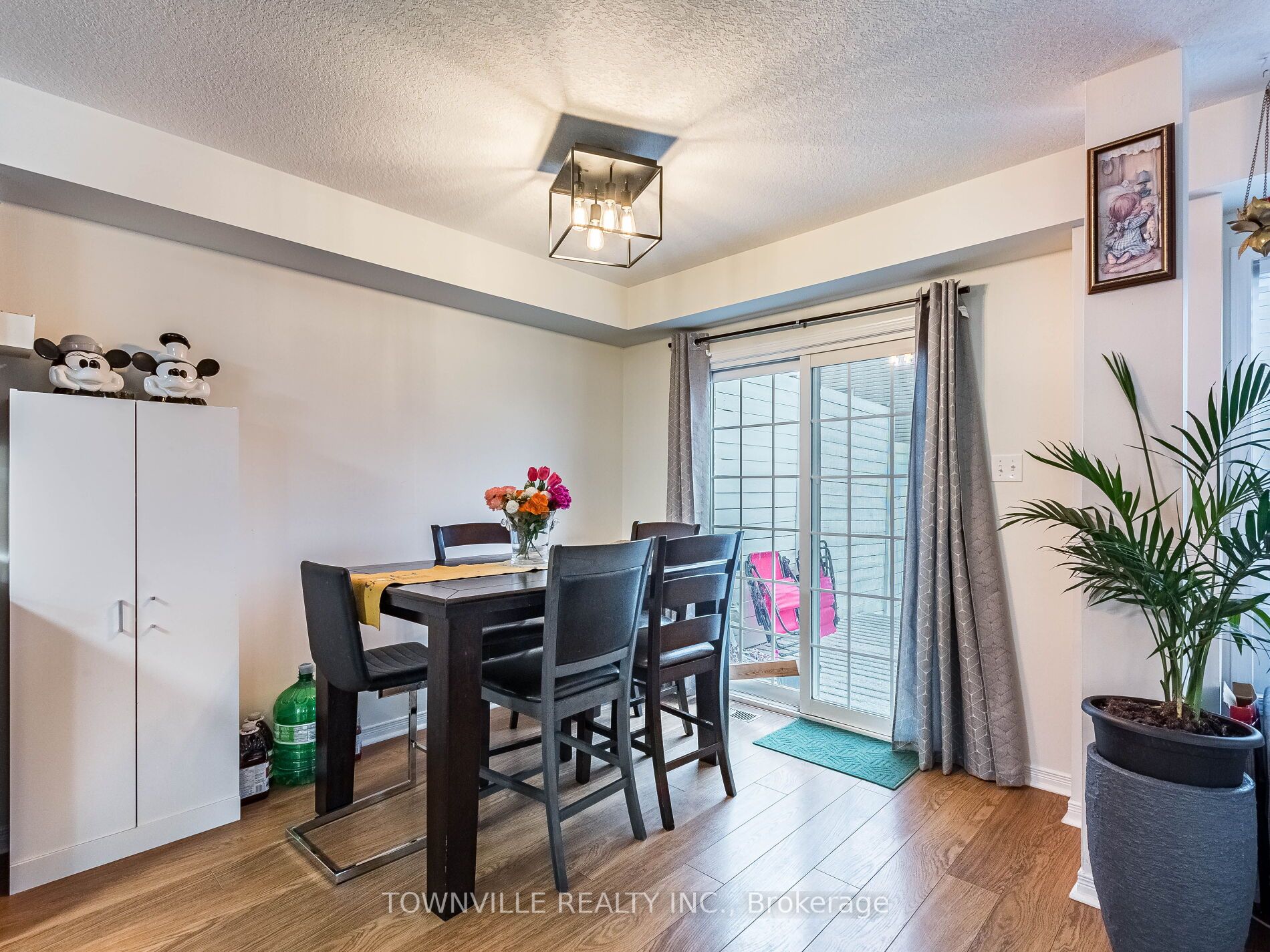 4 Seabrook Dr