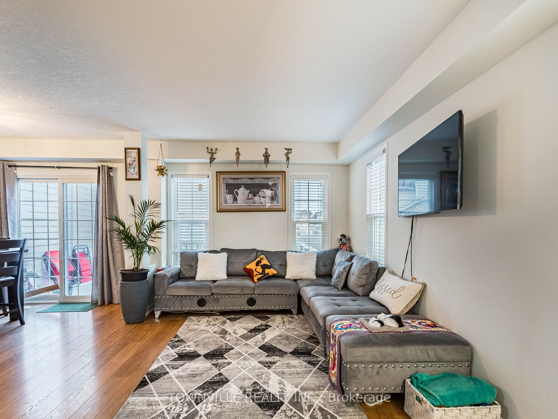 4 Seabrook Dr