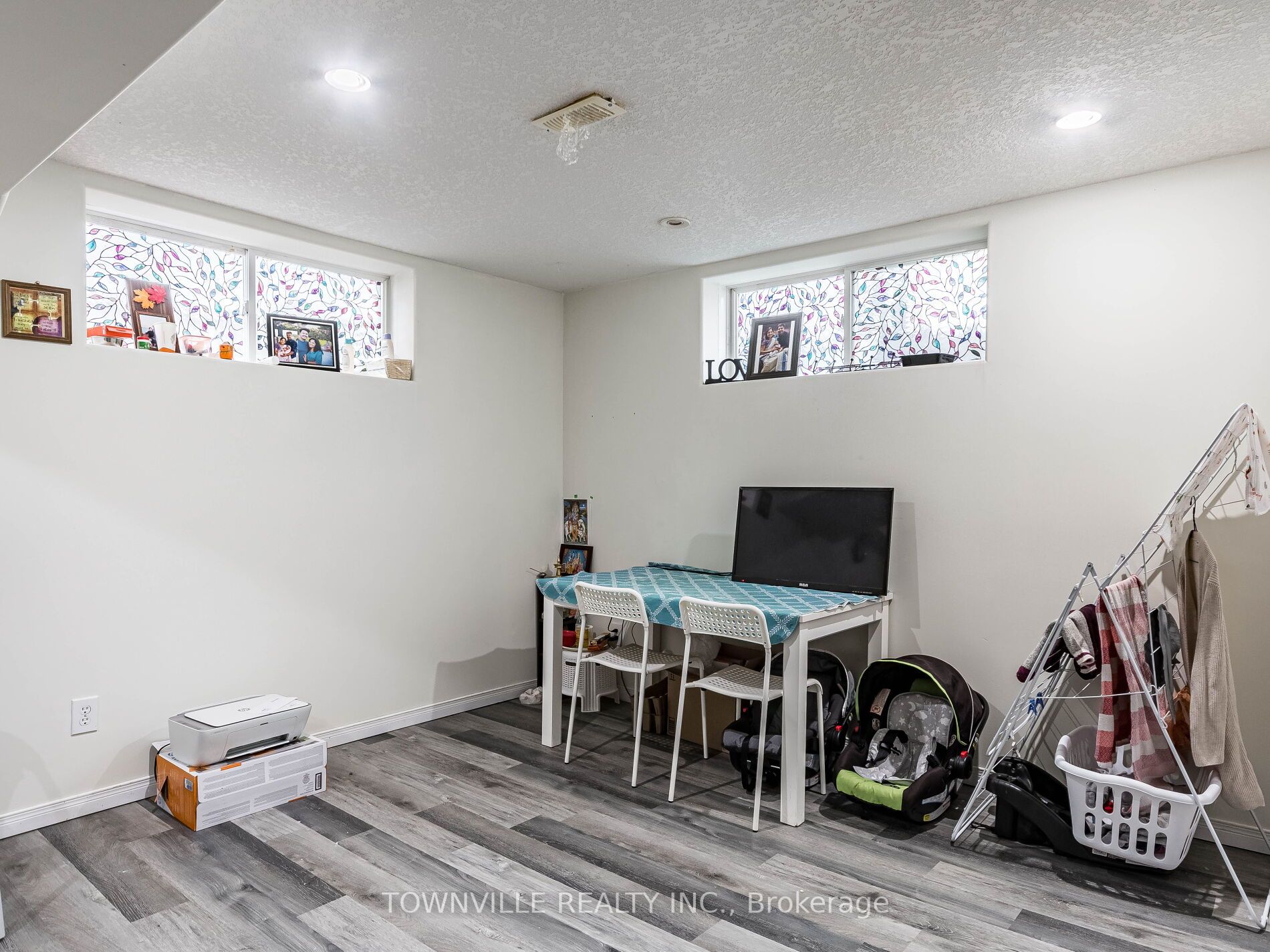 4 Seabrook Dr