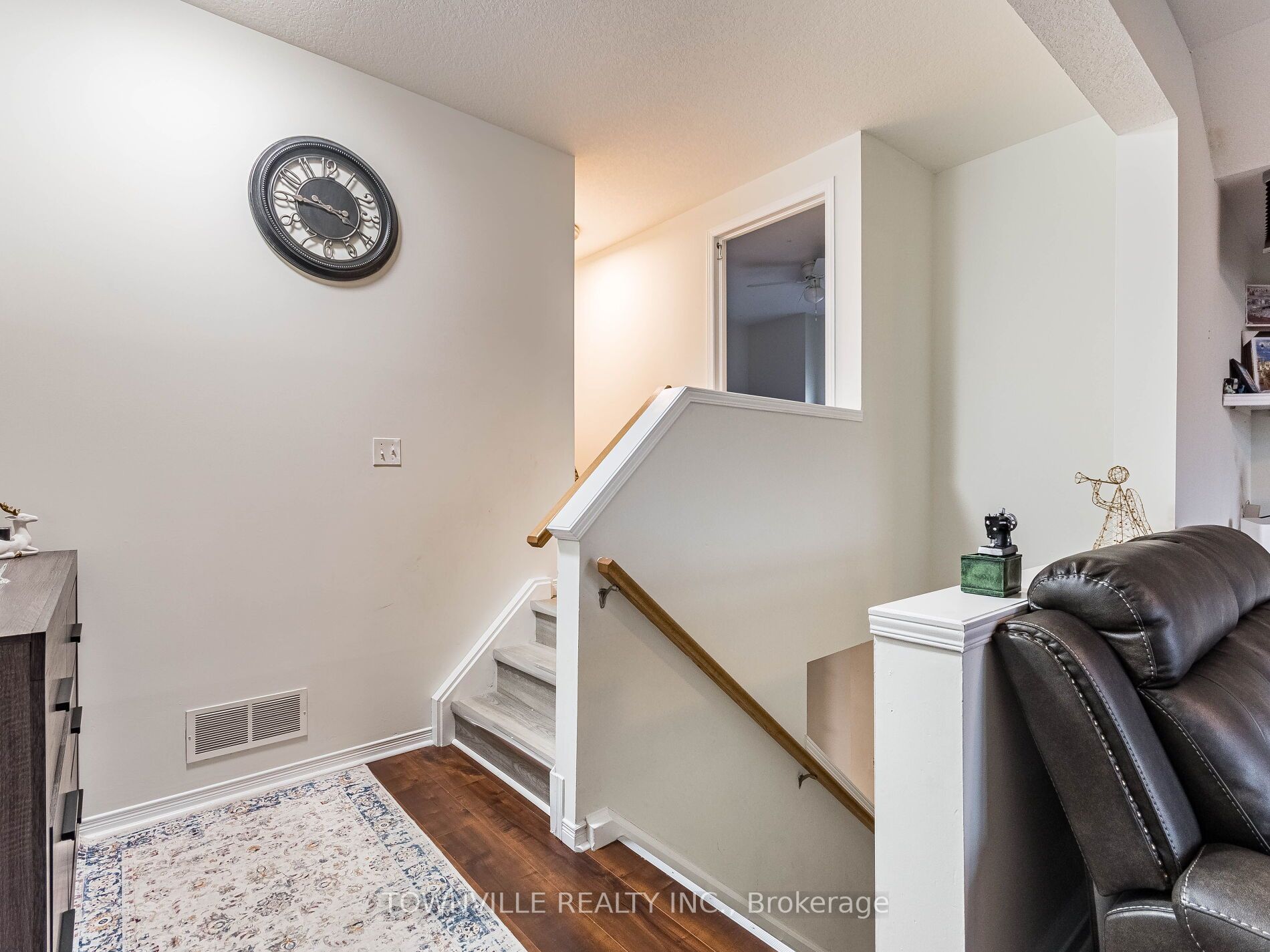 4 Seabrook Dr