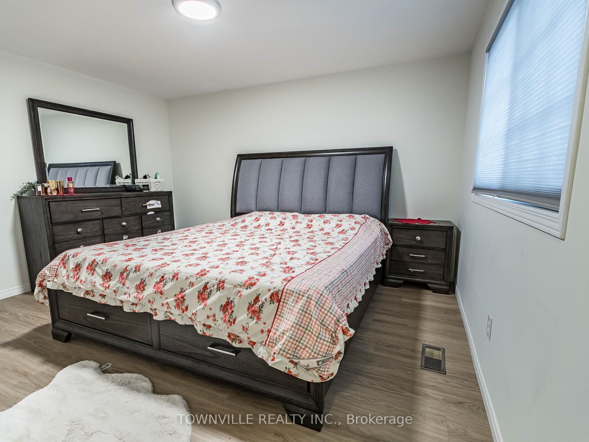 4 Seabrook Dr