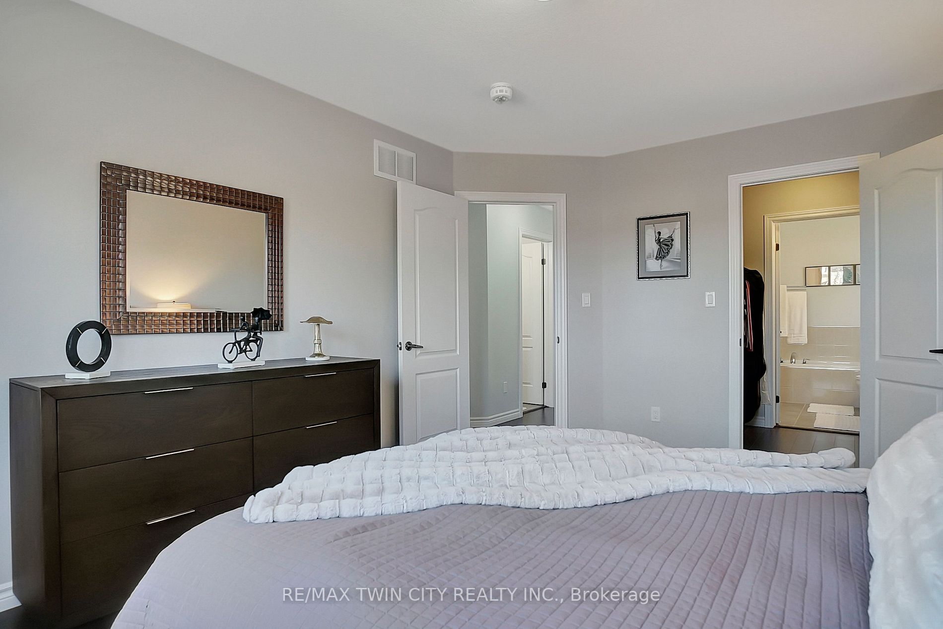 234 Moorlands Cres