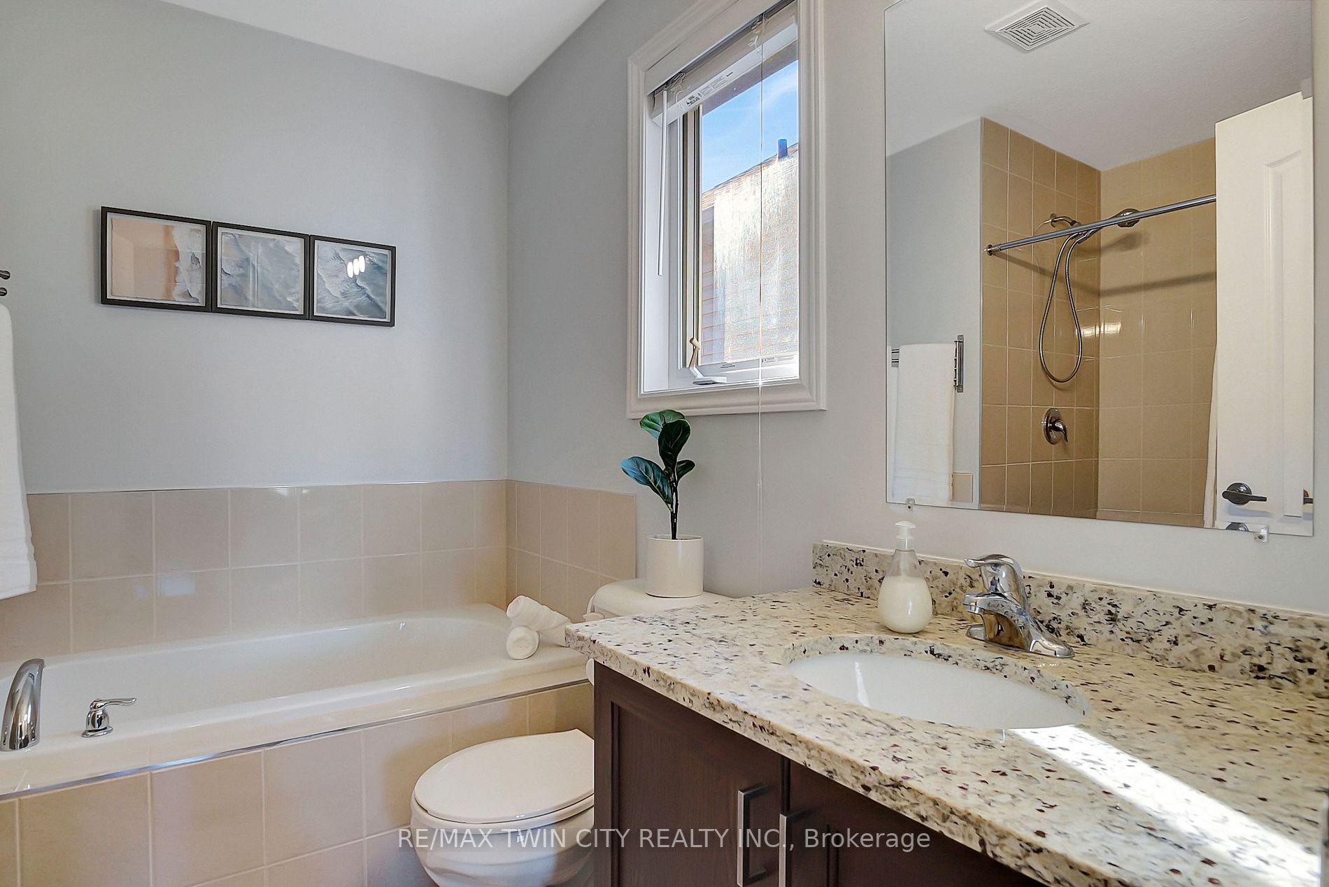 234 Moorlands Cres