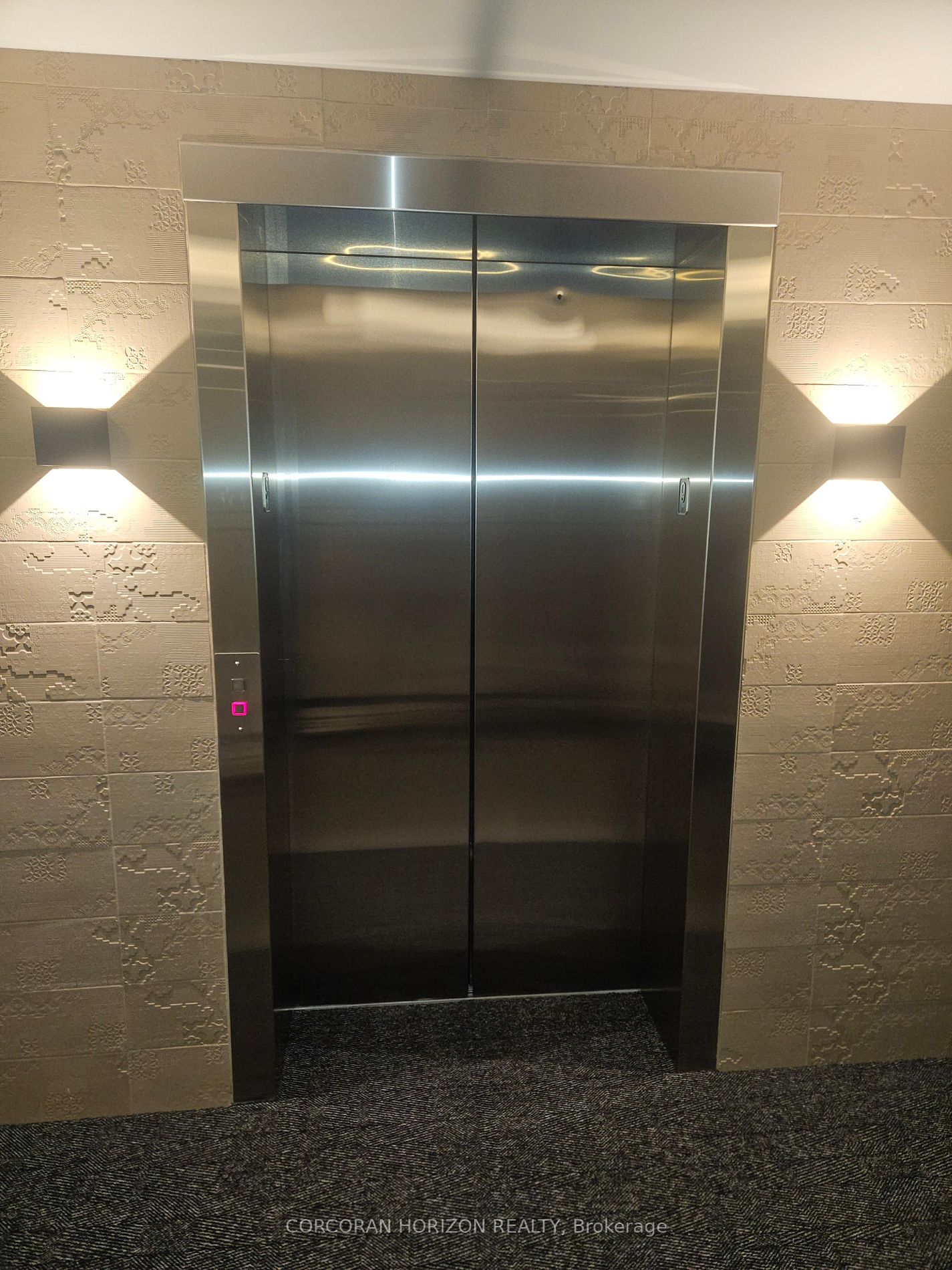 741 King St W, #911