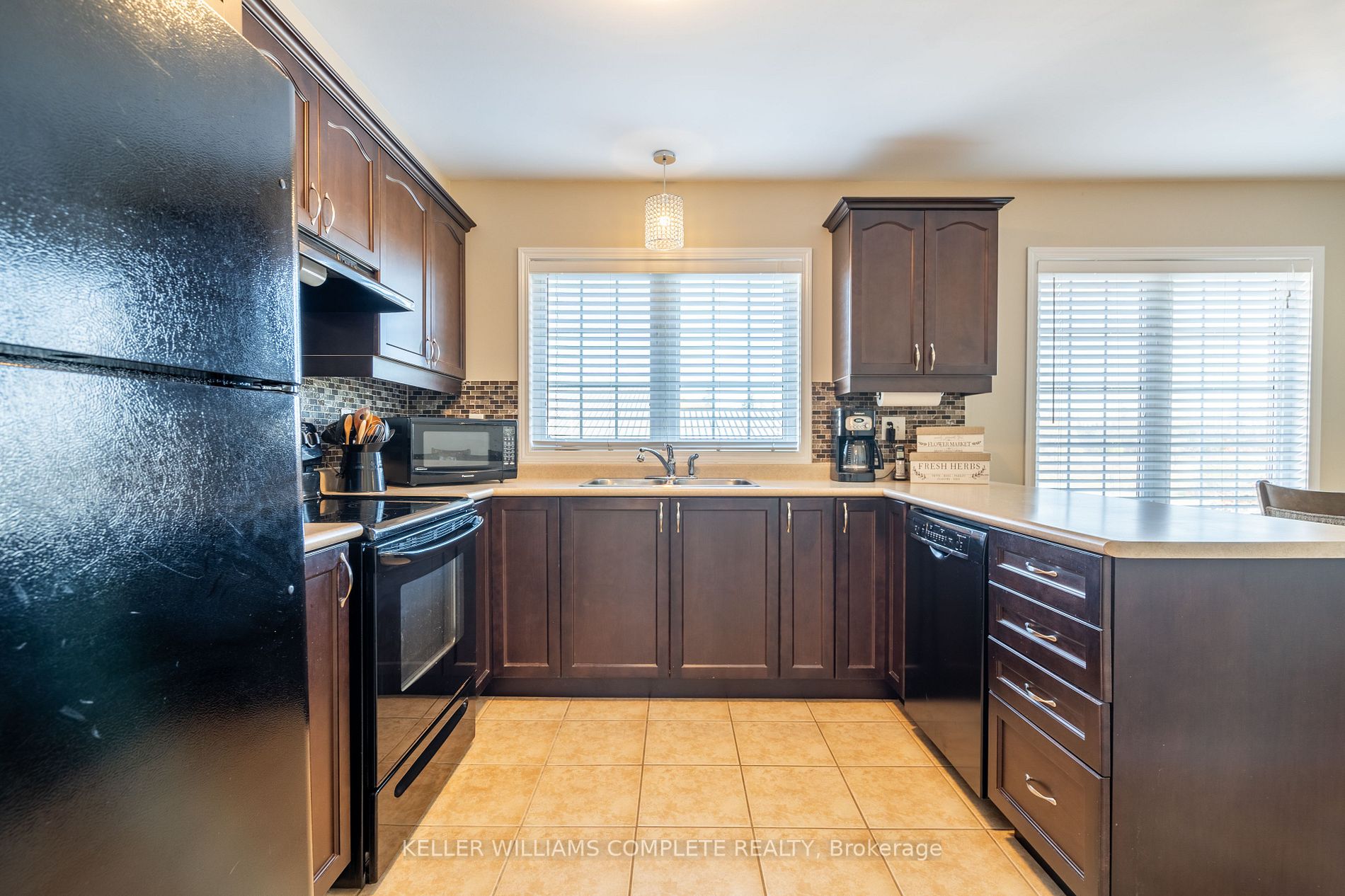 33 Hepworth Cres