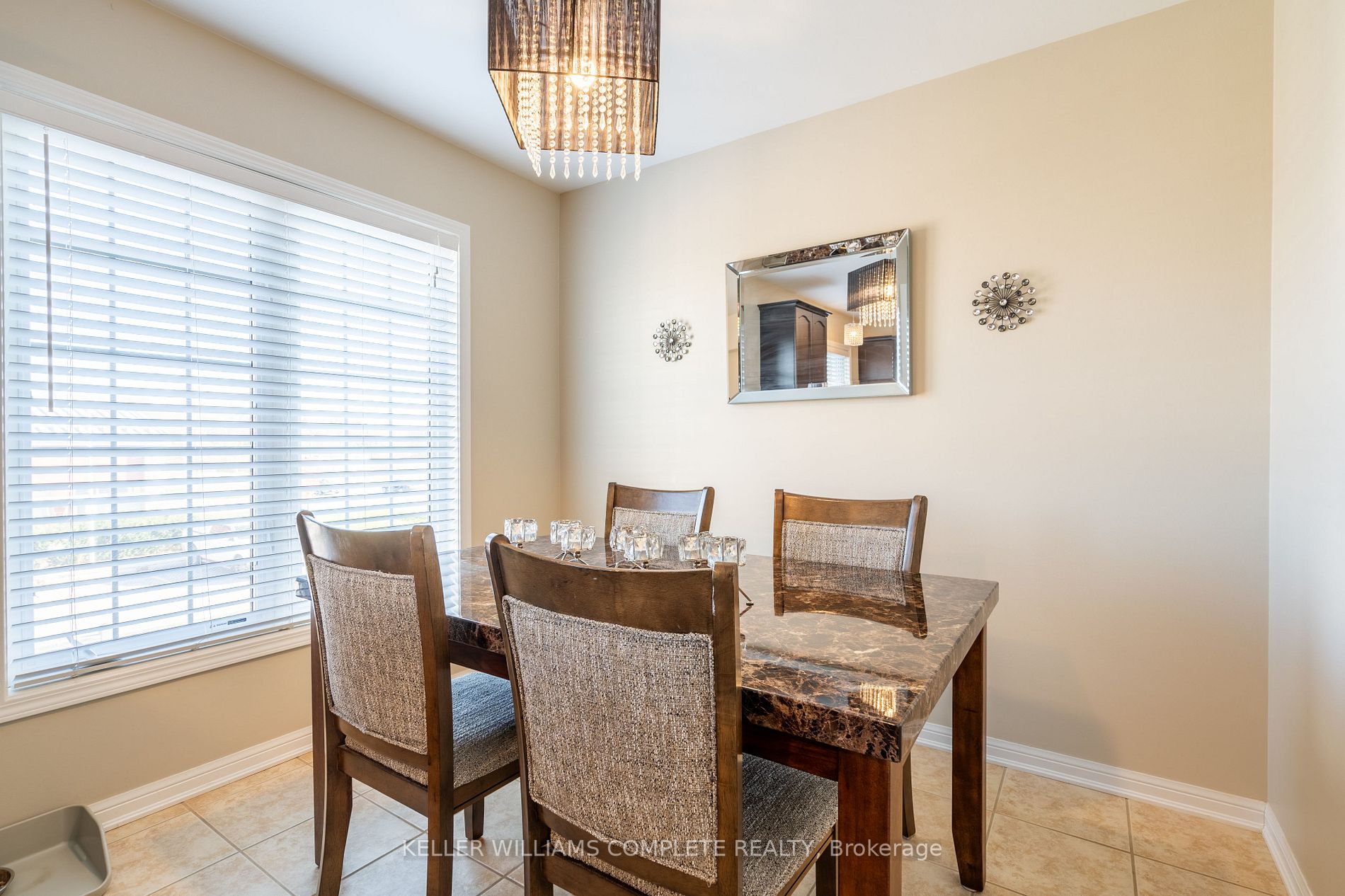 33 Hepworth Cres