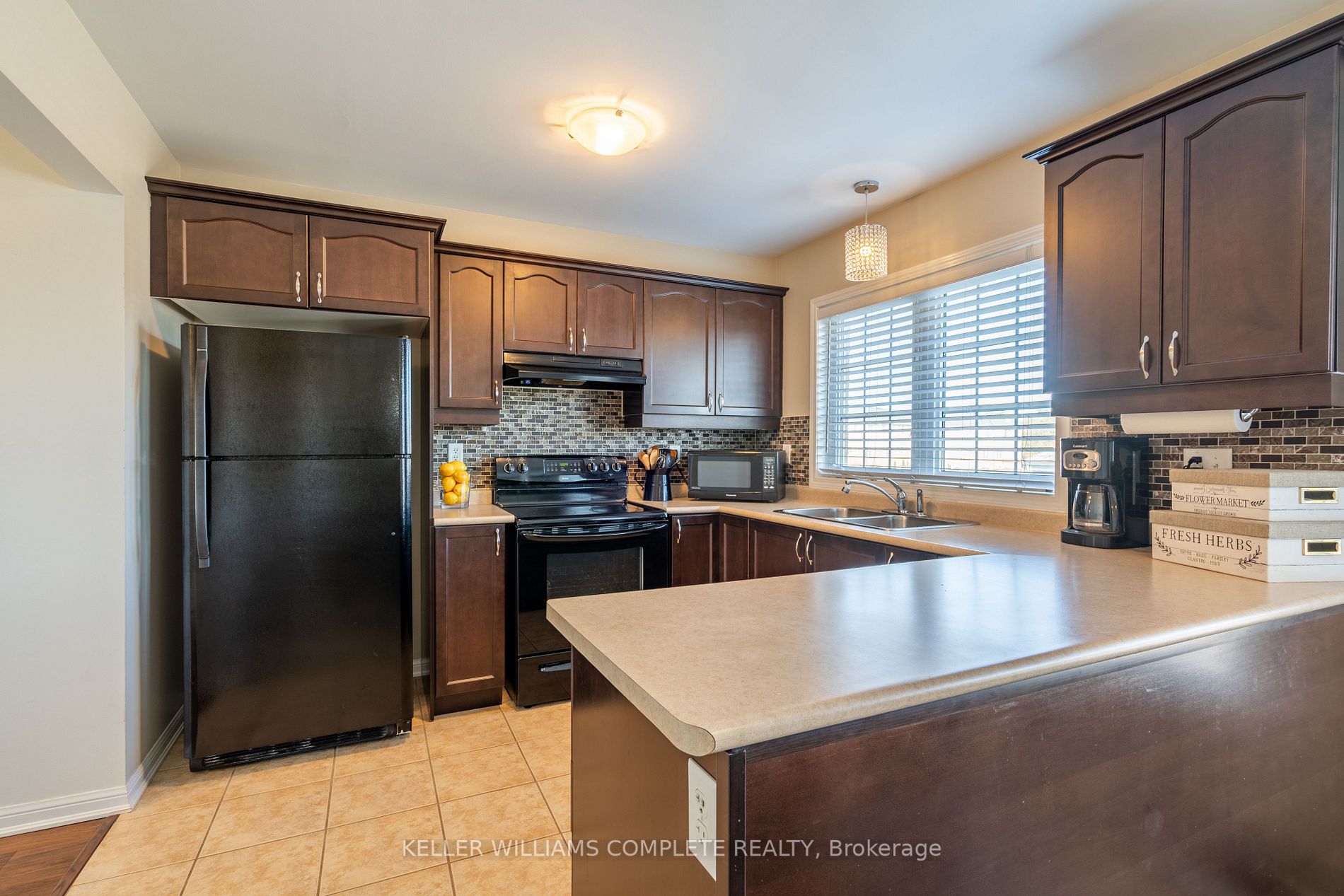 33 Hepworth Cres