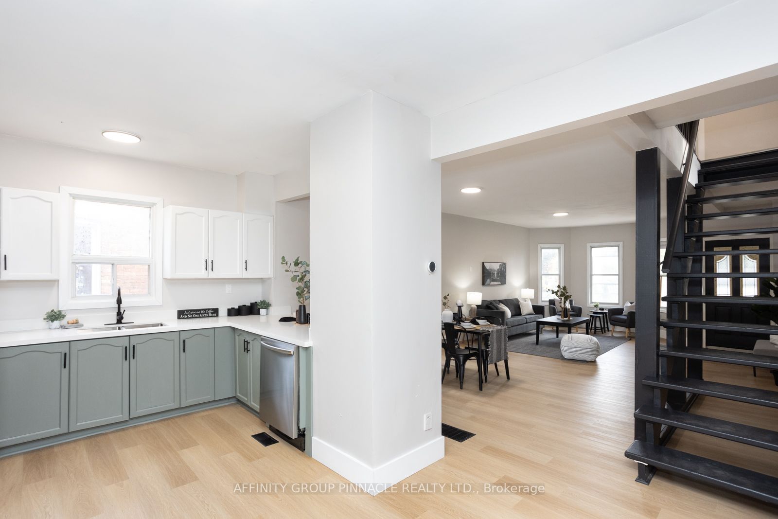 33 St Lawrence St