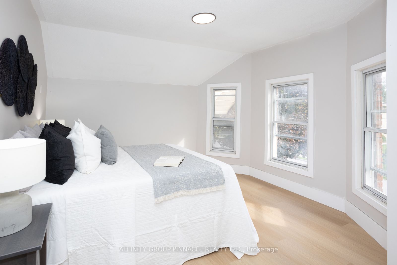 33 St Lawrence St