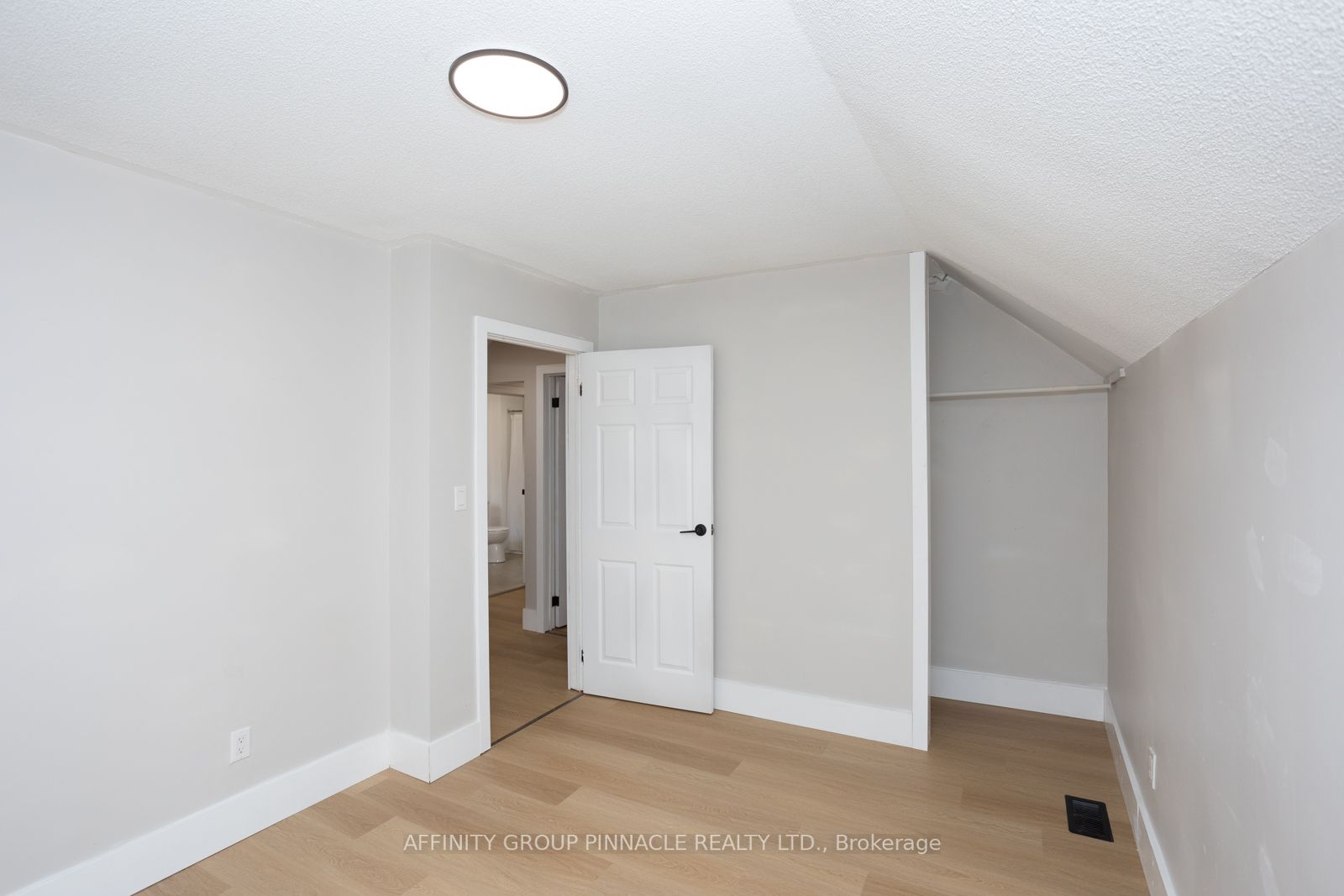 33 St Lawrence St