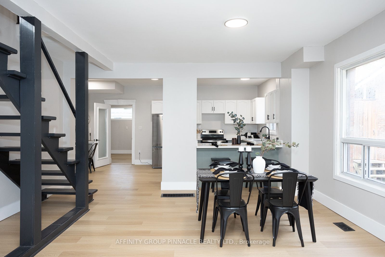 33 St Lawrence St