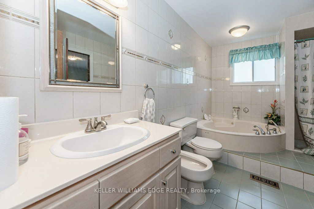 355 Hixon Rd N