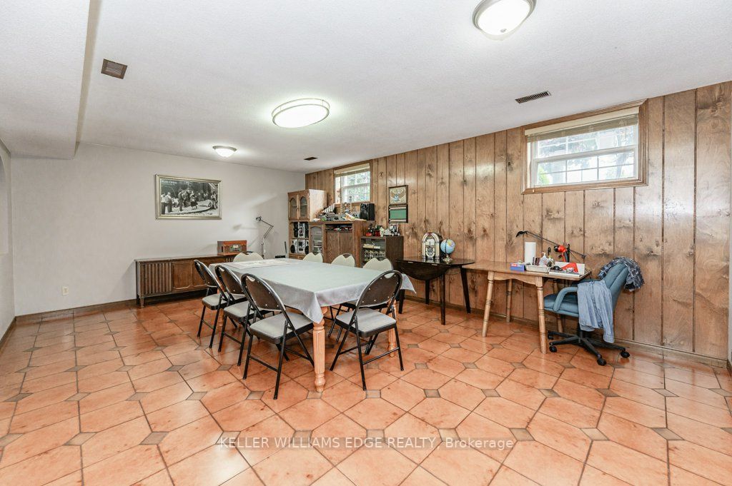 355 Hixon Rd N