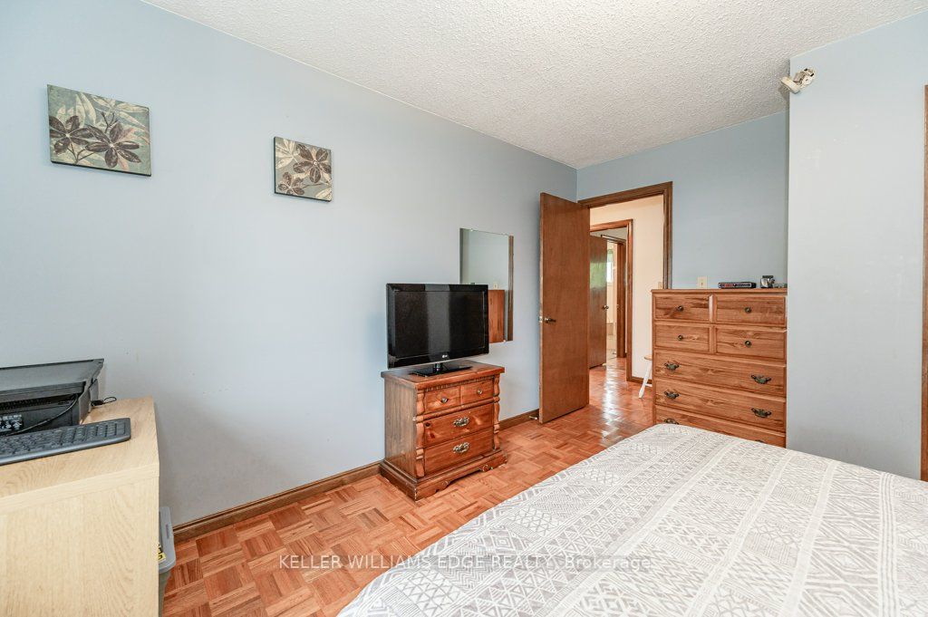 355 Hixon Rd N