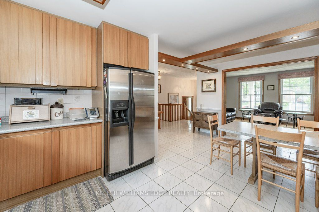 355 Hixon Rd N