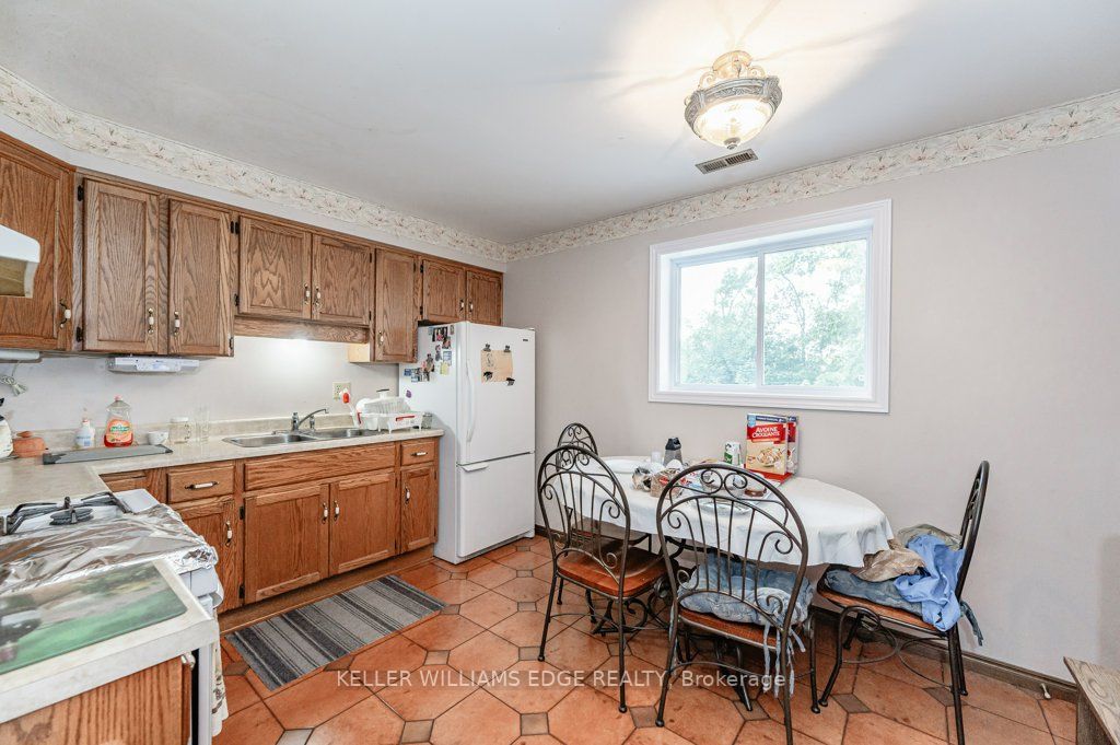 355 Hixon Rd N