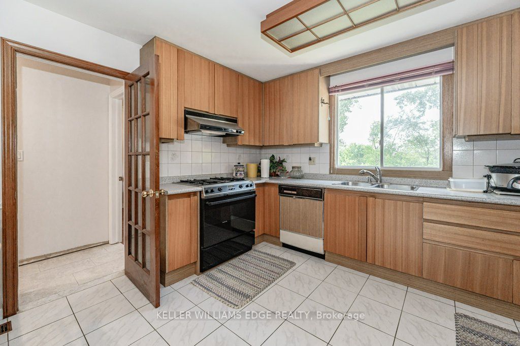 355 Hixon Rd N