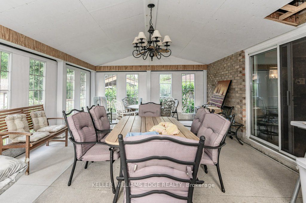 355 Hixon Rd N