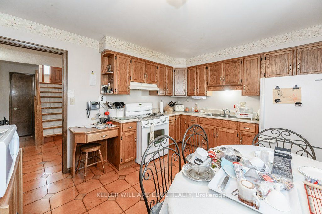 355 Hixon Rd N