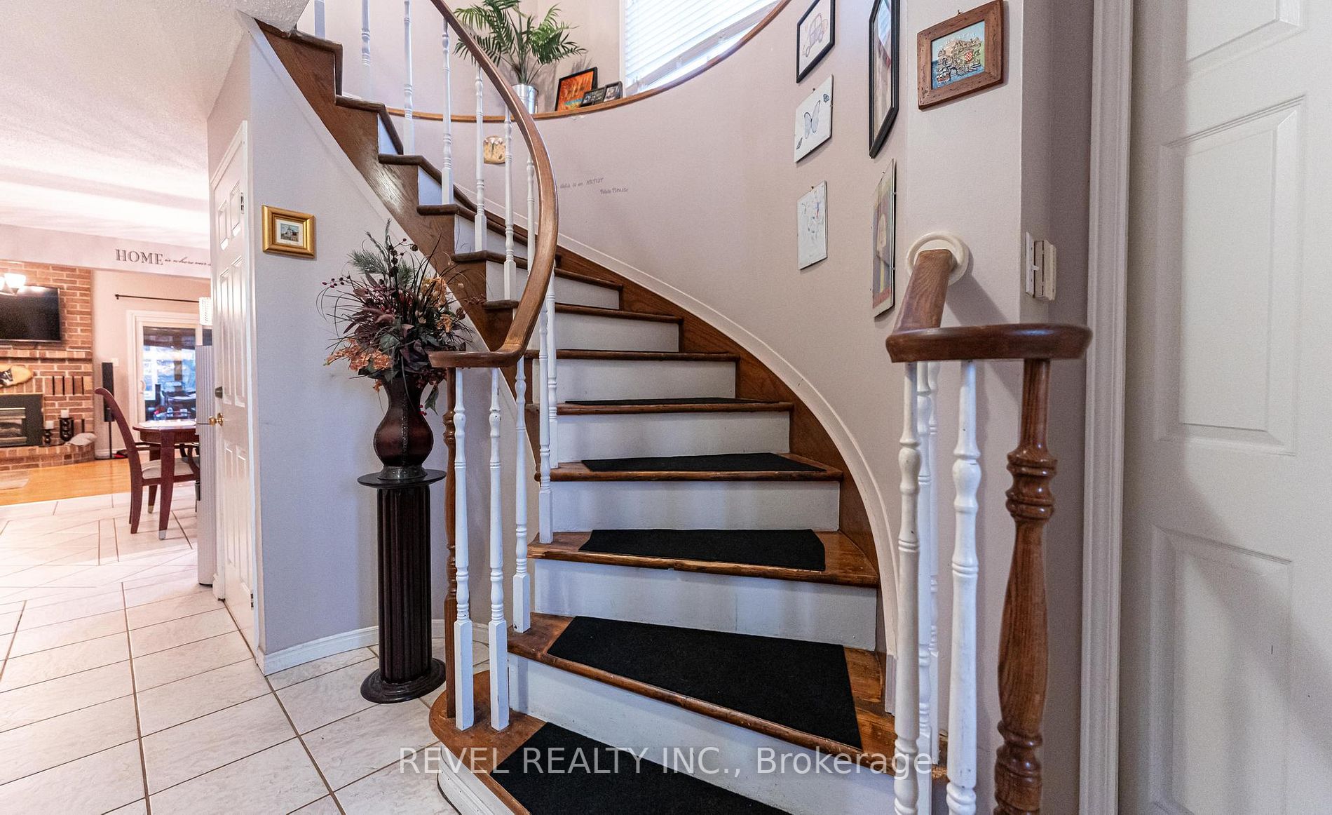39 Twinoaks Cres