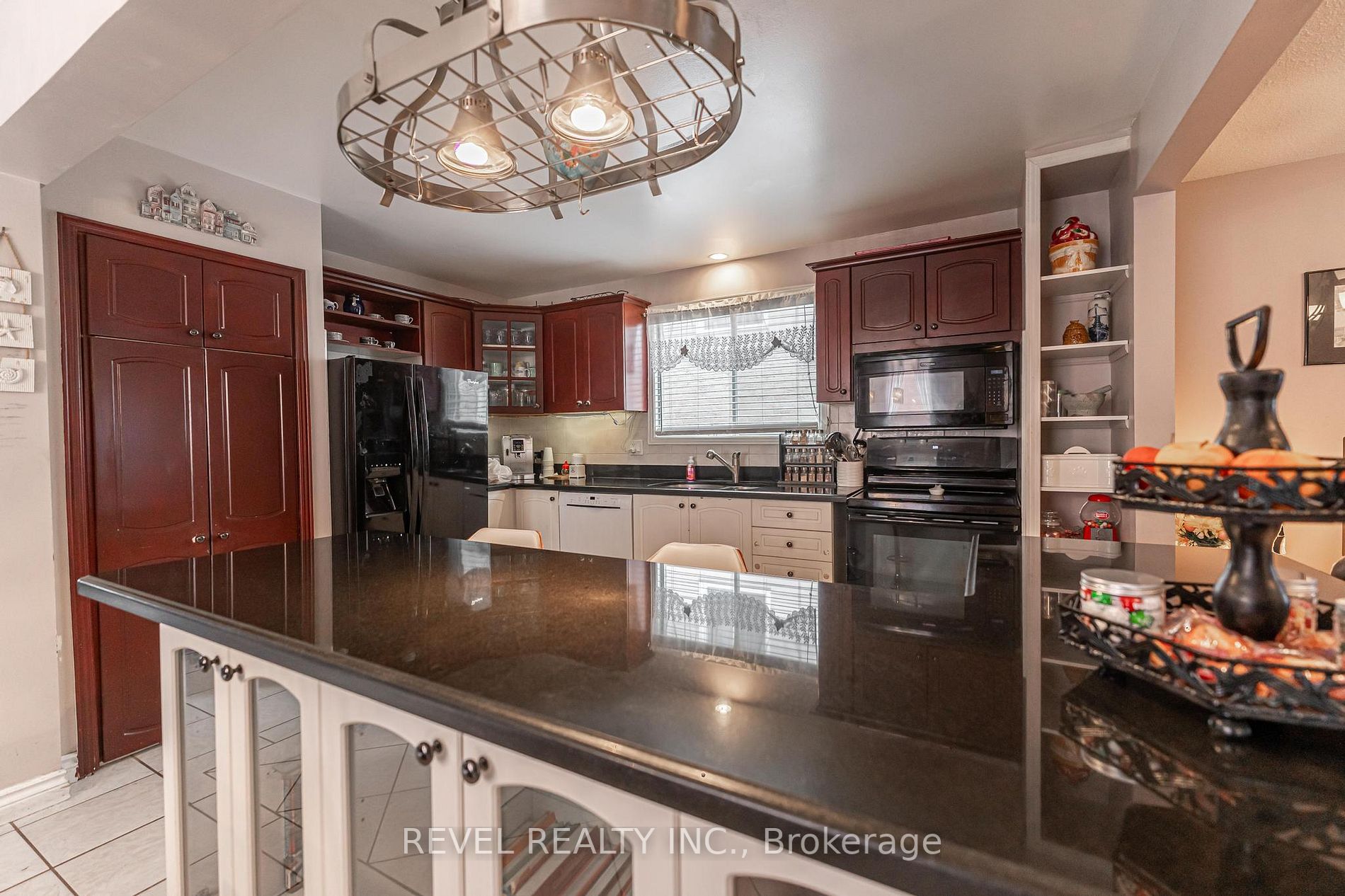 39 Twinoaks Cres