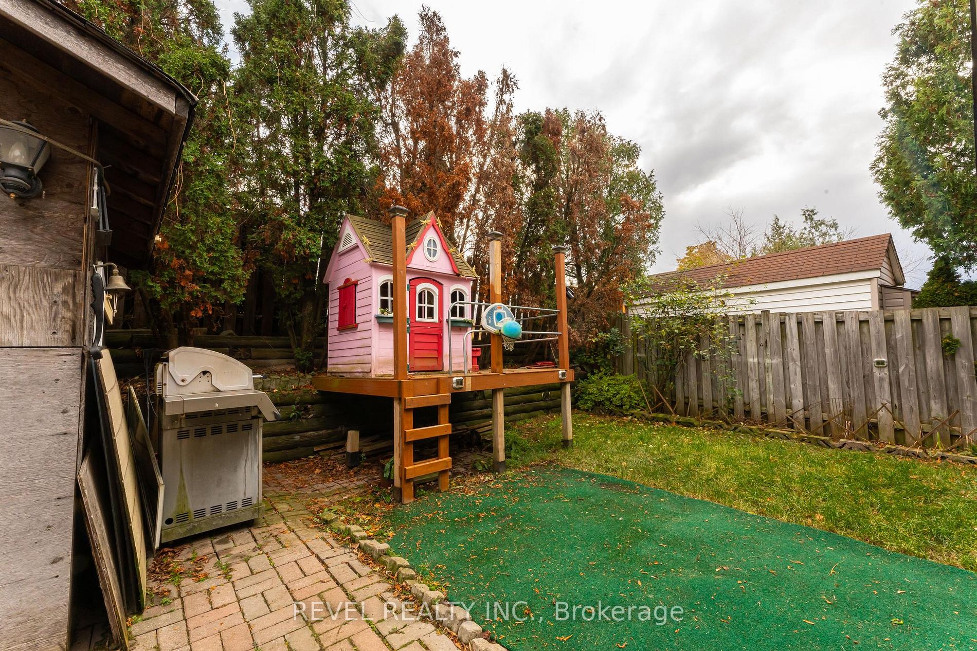 39 Twinoaks Cres