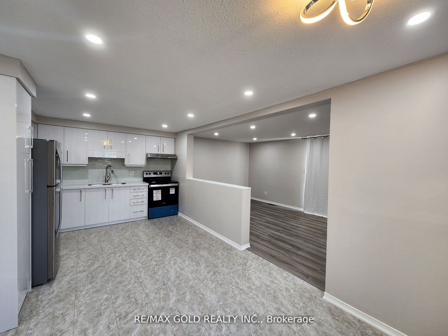 24 Watercress Crt