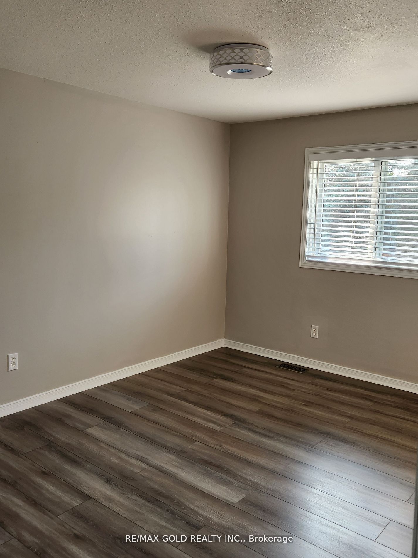 24 Watercress Crt