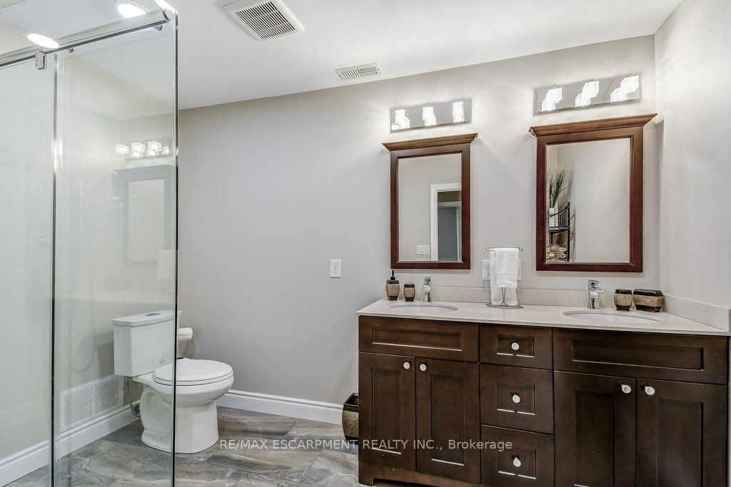 31 Parkside Dr