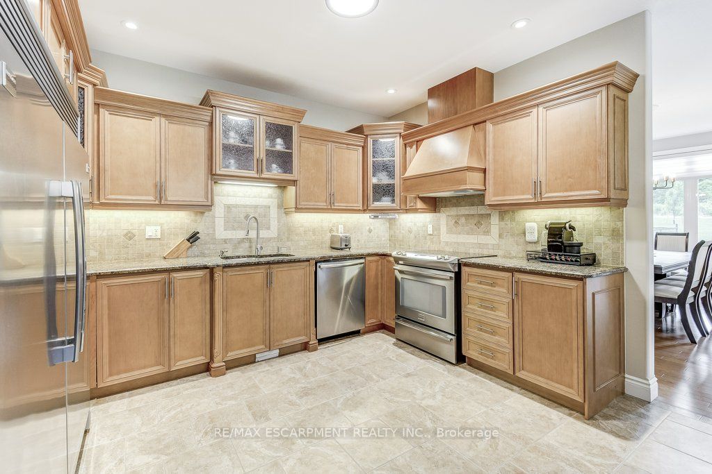 31 Parkside Dr