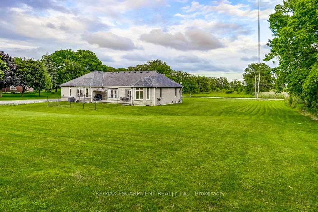 31 Parkside Dr