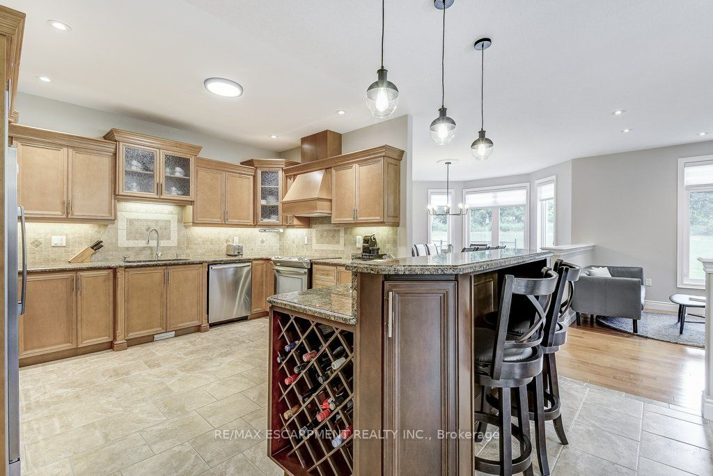 31 Parkside Dr