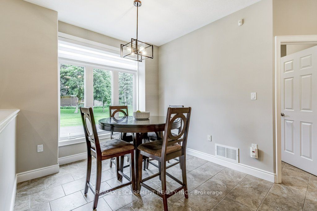 31 Parkside Dr