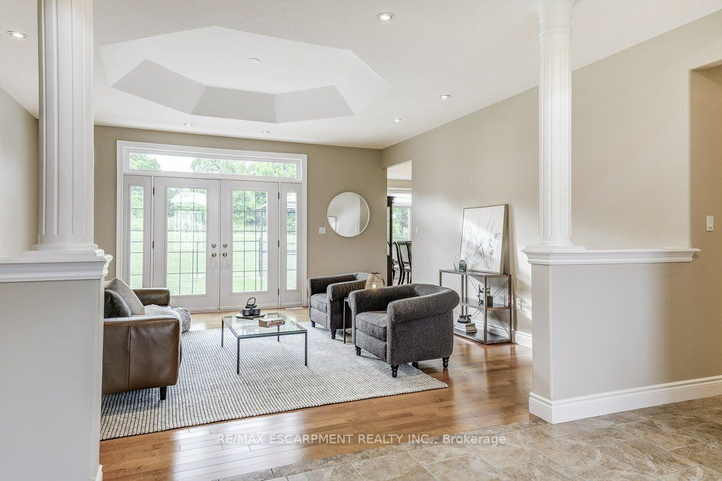 31 Parkside Dr