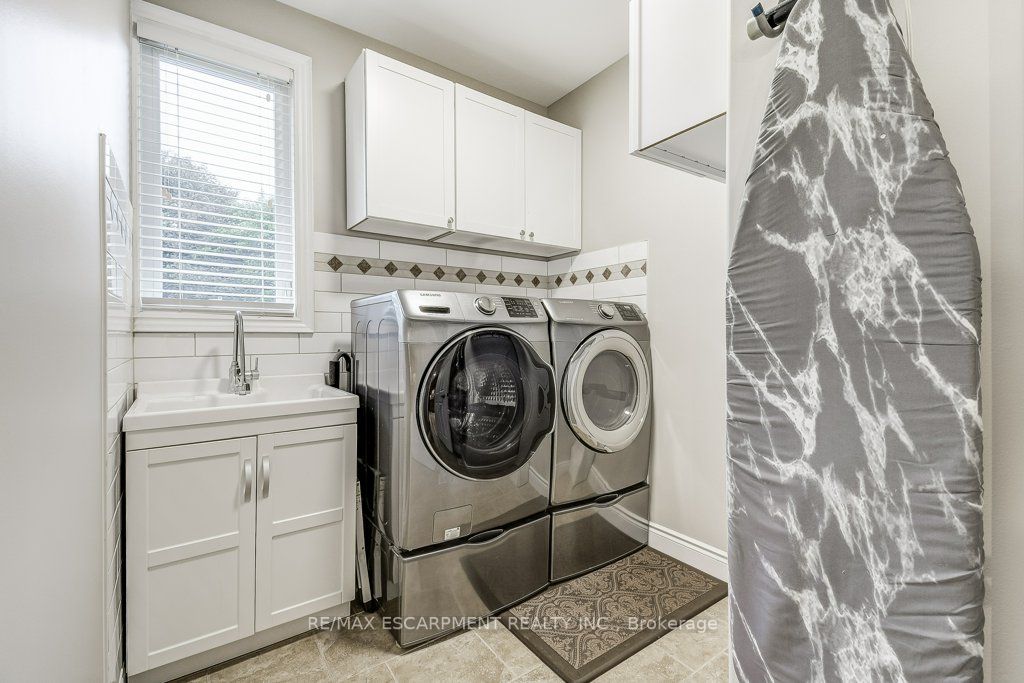 31 Parkside Dr